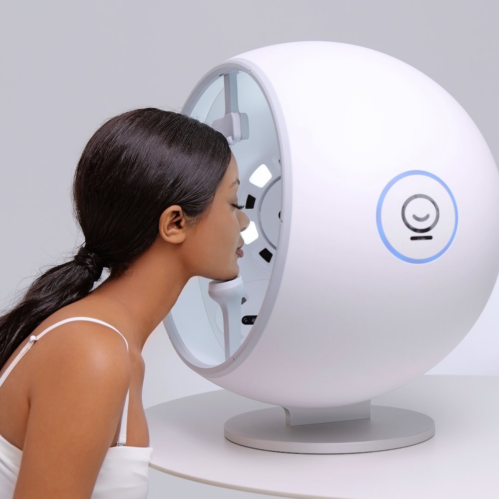 The EVE MUSE advanced skin analysis device